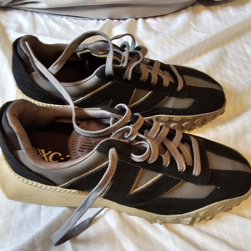 New Balance mens 11 sneakers